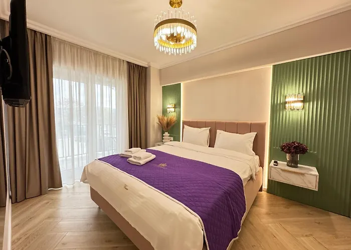 Modern & Glam Apartments Evergreen Towers Parking Free