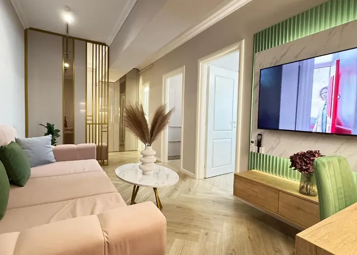 Modern & Glam Apartments Evergreen Towers Parking Free