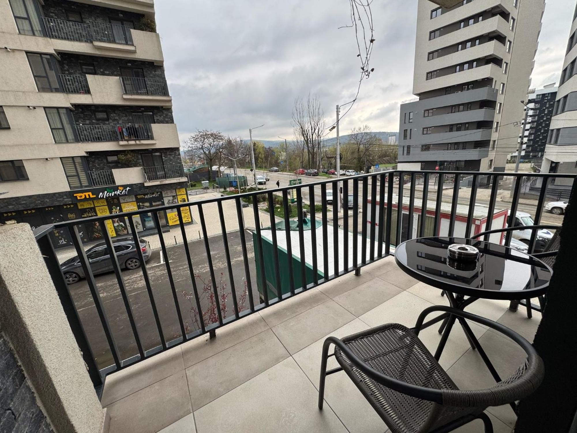 Modern & Glam Evergreen Towers Parking Free *