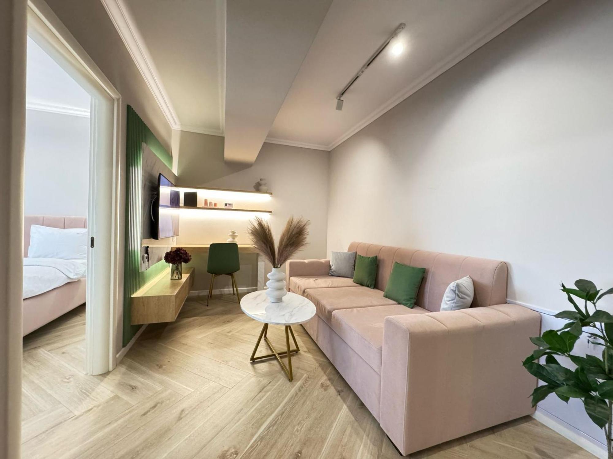 Modern & Glam Evergreen Towers Parking Free Appartamento